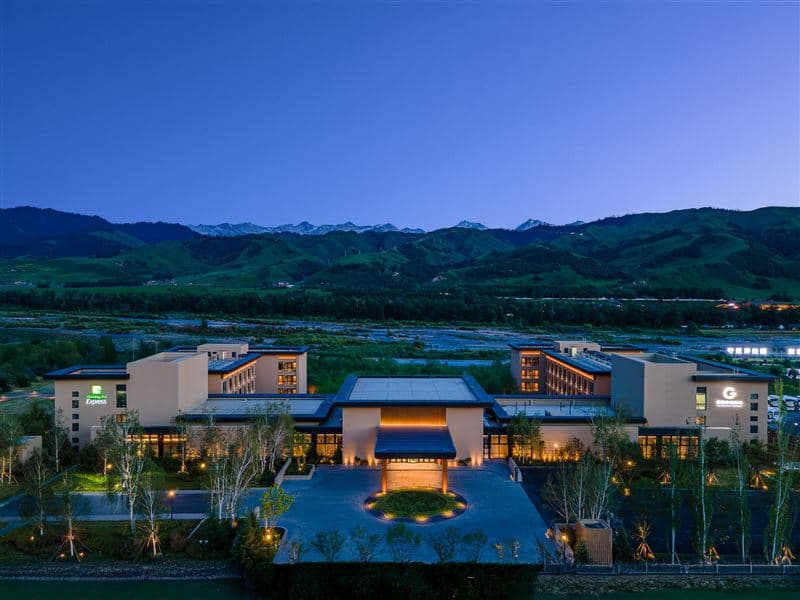 新疆华美胜地那拉提智选假日酒店高级房 超大床3天2晚(连住)